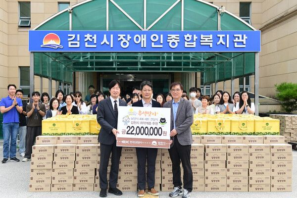 한국도로공사는&nbsp;민족&nbsp;최대&nbsp;명절인&nbsp;추석을&nbsp;맞아&nbsp;전국&nbsp;취약계층에게&nbsp;총&nbsp;2억&nbsp;3천만&nbsp;원&nbsp;상당의&nbsp;물품을&nbsp;기부하고&nbsp;봉사활동을&nbsp;전개한다