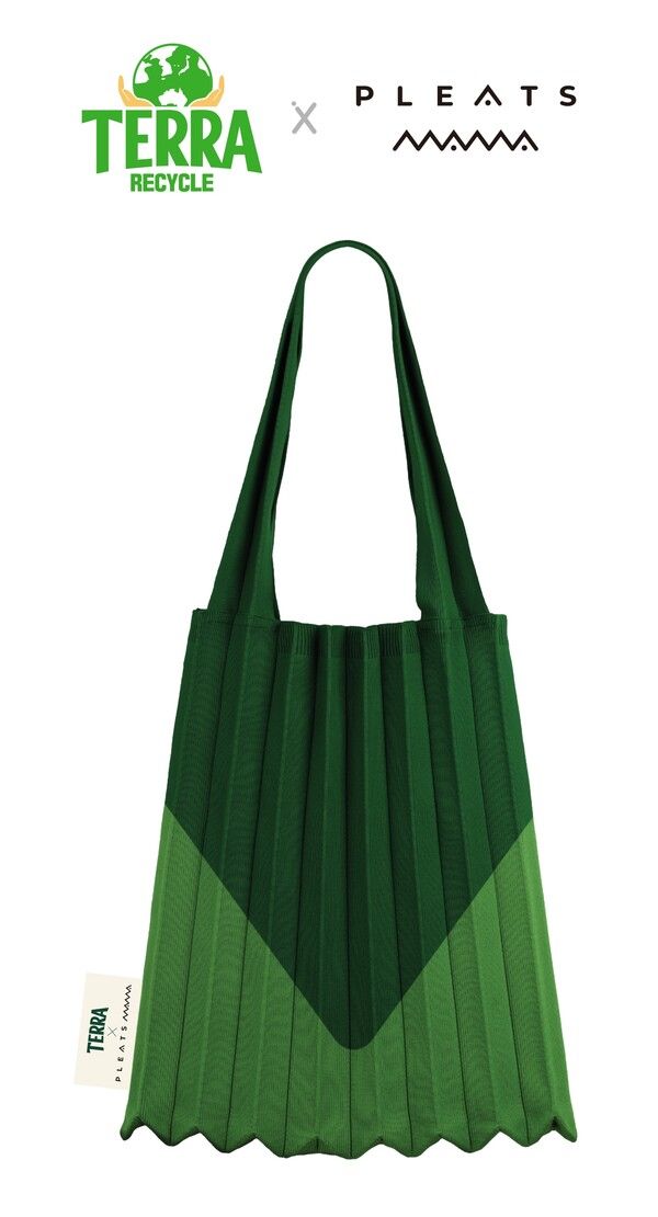 하이트진로가 국내 대표 친환경 패션 브랜드 플리츠마마와 손잡고, 대학생들과 함께하는 업사이클링 친환경 캠페인 '테라-플리츠마마'&nbsp;청정 협업을 진행한다. 하이트진로 제공 [뉴스락]