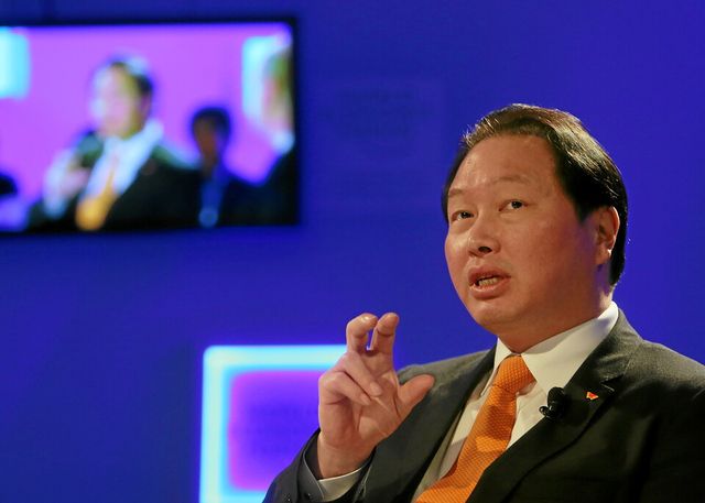 최태원&nbsp;SK&nbsp;회장이 지난&nbsp;2013년&nbsp;1월 다보스포럼&nbsp;'임팩트 투자'&nbsp;세션에서 사회적기업 활성화를 위한&nbsp;SK식 전략과 비전을 설명하고 있다. 사진=SK 제공 [뉴스락]