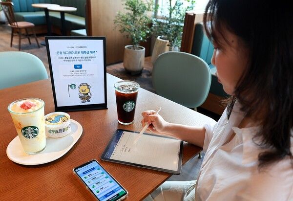 스타벅스가 대학생 혜택 프로그램 론칭&nbsp;1주년을 맞아 구성 콘텐츠를 한층 강화하고, Z세대의 라이프스타일을 고려한 맞춤형 혜택 제공에 나선다. 스타벅스 제공 [뉴스락]
