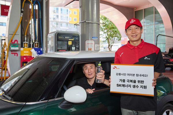 SK에너지는 극심한 가뭄으로 급수 제한 등 어려움을 겪고 있는 강원도 강릉 주민들을 위해 생수(500ml) 6만 8000병을 긴급 지원했다. 사진 SK에너지 [뉴스락]