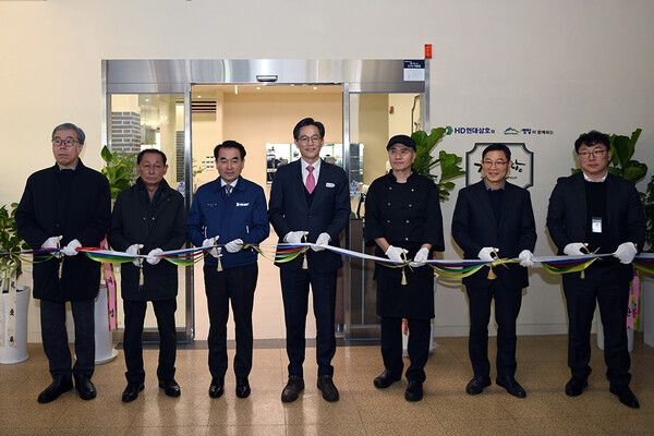 HD현대삼호는 전남 영암군 삼호읍 한마음회관에서 ‘The 기찬밥상 Premium 개소식’을 개최했다. 사진 HD현대삼호 [뉴스락]