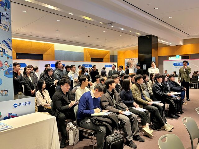 우리은행은 지난 24일 서울 삼성동 코엑스에서 사내 직무박람회 ‘Woori Career EXPO 2nd’를 개최해 직원들의 직무이해도를 높이고 사내 커리어 설계를 지원했다. 우리은행 제공 [뉴스락]