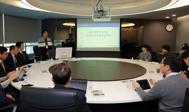 ABL생명은 현재 운영중인 다양한 AI모델의 안정적인 서비스 제공을 위해 아시아나IDT와 ‘지능형 AI 성능관리 시스템’ 구축을 위한 착수 보고회를 개최하고 본격적인 시스템 구축에 나섰다. ABL생명 제공 [뉴스락]