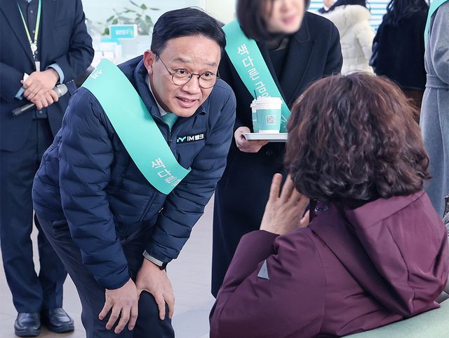 iM뱅크는 2026년 새해 첫 영업일을 맞아 새롭게 취임한 강정훈 은행장이 고객 및 직원과 소통하는 행사를 진행했다. iM뱅크 제공 [뉴스락]