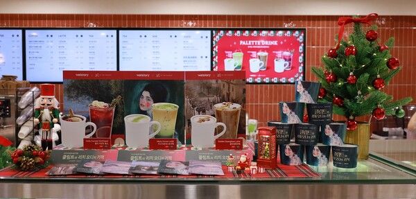 삼성웰스토리가 마이아트뮤지엄에서 열리고 있는 '클림트와 리치 오디의 기적: 이탈리아 리치 오디 현대미술관 컬렉션'&nbsp;특별전과 함께하는 문화전시 제휴 프로모션을 통해 구내식당의 사내 카페를 찾은 고객들에게 차별화된 경험을 선사한다. 삼성웰스토리 제공 [뉴스락]