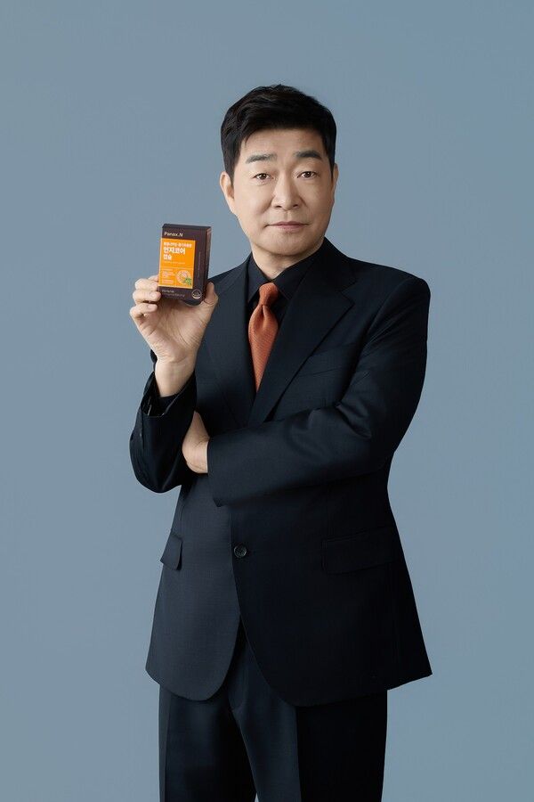 휴온스엔이 인지 건강 기능성 제품 브랜드인 ‘인지코어’의 모델로 배우 손현주를 선정하고 신제품 ‘인지코어’을 출시했다. 휴온스엔 제공 [뉴스락]