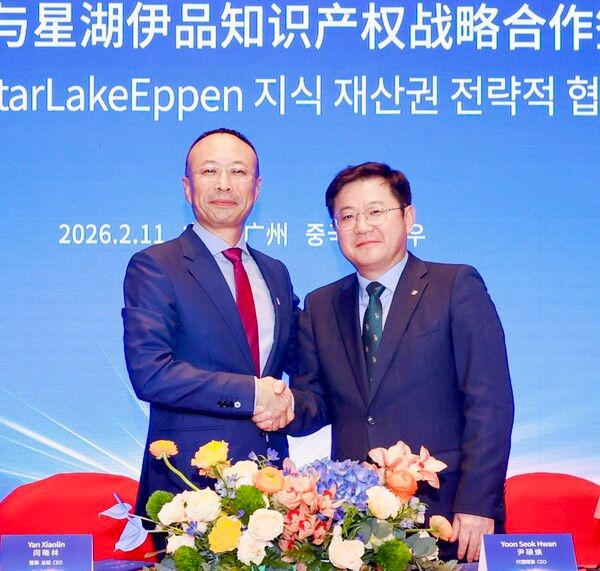 협약식 기념사진. (좌측부터)엔 샤오린(Yan Xiaolin) 싱후이핀 대표, 윤석환 CJ제일제당 대표. CJ제일제당 제공 [뉴스락]