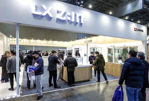 LX하우시스는 4일부터 7일까지 경기도 일산 킨텍스에서 열리는 ‘2026 코리아빌드위크(킨텍스)’에 참가해 차별화된 토털 인테리어 솔루션을 선보인다. 사진 LX하우시스 [뉴스락]