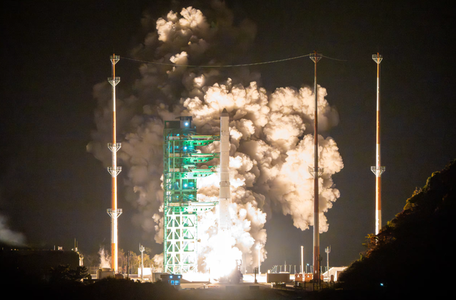 전남 고흥 나로우주센터에서 27일 오전 1시13분 4번째 누리호가 발사되고 있다. 한국항공우주연구원 제공 [뉴스락]