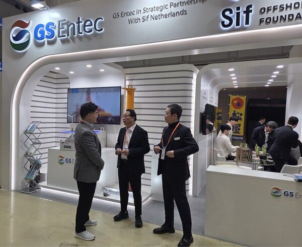 GS엔텍부스 (맨왼쪽 허철홍 대표)