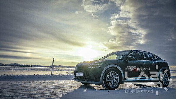 현대모비스 핵심부품을 탑재한 시험 차량이 동계시험장을 주행하고 있는 모습. 사진=현대모비스 [뉴스락]