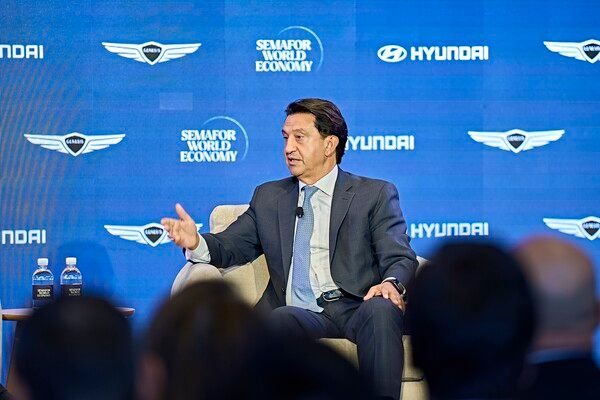 호세 무뇨스(José Muñoz) 사장이 현지시간 14일(화) 진행된 ‘2026 세마포 월드 이코노미(Semafor World Economy)’ 미래 모빌리티(Future of Mobility) 트랙 세션에서 발언하는 모습. 현대차그룹 제공 [뉴스락]