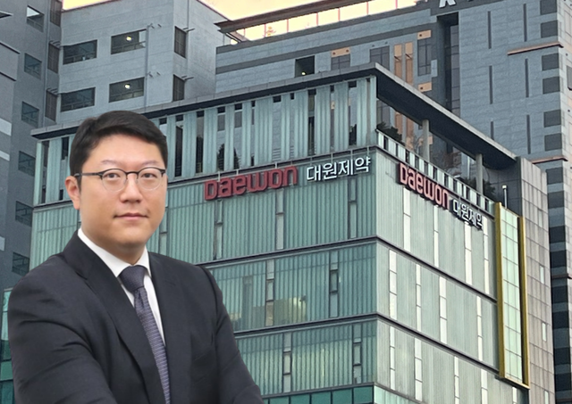 대원제약 본사 전경 및 백인환 대표. 대원제약 제공 [뉴스락 편집]