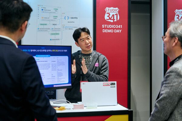 LG전자가 최근 서울 강서구 마곡 사이언스파크에서 사내벤처 프로그램 '스튜디오341' 데모데이를 열고 최종 분사 자격을 갖춘 사내벤처 4개 팀을 선발했다. 사진은 최종 선발된 사내벤처 '머신플로우' 김봉상 대표가 회사를 소개하는 모습. 사진=LG전자 [뉴스락]
