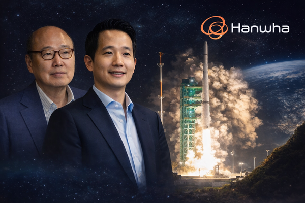 (왼쪽부터) 김승연 한화그룹 회장, 김동관 부회장. [AI 이미지 생성]