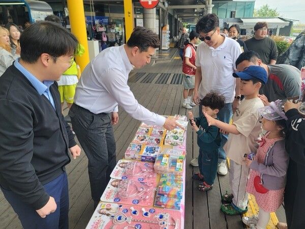 한국도로공사가 5월 1일부터 5월 5일까지 이어지는 가정의 달 연휴 동안 전국 고속도로 휴게소에서 특별 서비스관리를 시행한다. 사진 한국도로공사 [뉴스락]