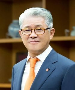 최신원 SK네트웍스 회장. 사진=SK네트웍스 [뉴스락]