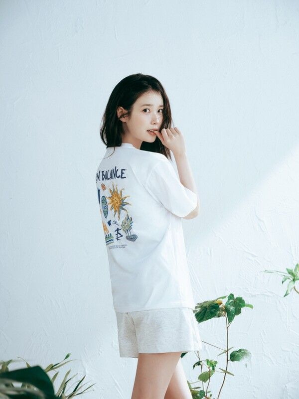 뉴발란스, 앰버서더 아이유와 함께한 '써니 레이니 컬렉션' 화보. 이랜드월드 제공 [뉴스락]