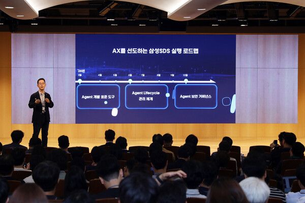 5월 29일 삼성SDS 잠실캠퍼스에서 열린 ‘AX 서밋(AX Summit)’에서&nbsp;삼성SDS 김종필 AX센터장(부사장)이&nbsp;AI 에이전트 기반 업무 혁신 방향을 발표하고 있다. 삼성SDS 제공 [뉴스락]