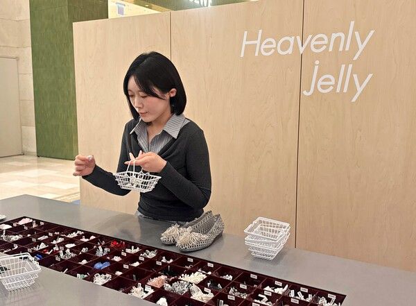  롯데백화점이 젤리슈즈 브랜드 '헤븐리젤리' 팝업스토어를 선보인다. 롯데백화점 제공 [뉴스락]