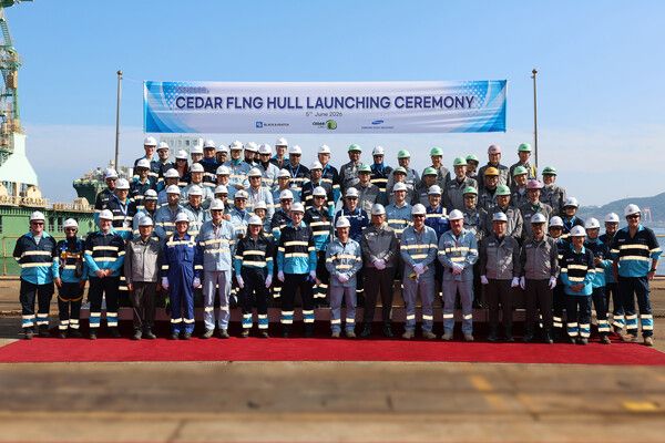 시더 FLNG 진수 행사 단체사진. 사진 삼성중공업 [뉴스락]