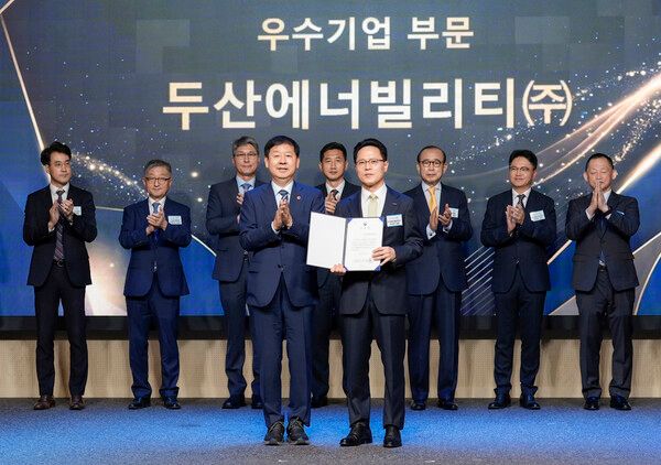 두산에너빌리티가 서울 여의도 한국수출입은행 본점에서 열린 '한국수출입은행 창립 50주년 기념식'에서 경제부총리 표창을 수상했다. 사진 두산에너빌리티 [뉴스락]