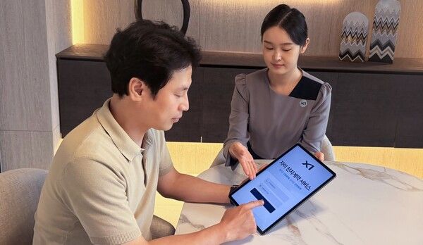 GS건설이 도입한 전자계약 시스템을 고객이 활용하고 있는 사진. 사진=GS건설 [뉴스락]