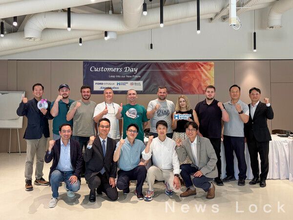 현대제철 및 글로벌 고객사 임직원들이 Customers Day 행사에서 단체로 기념촬영을 하고 있다. 현대대제철 제공 [뉴스락]
