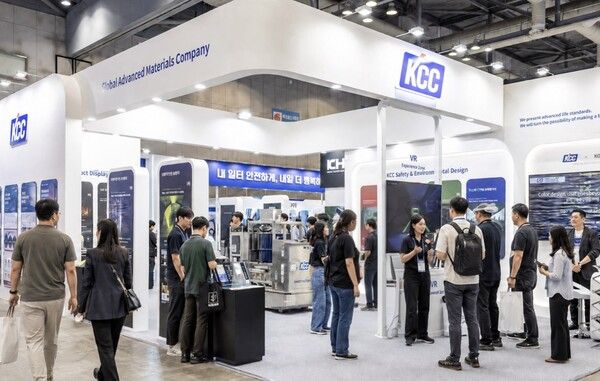 KCC가 국제안전보건전시회(KISS 2026)에 참가해 산업현장의 안전문화 혁신을 위한 차세대 안전환경디자인 솔루션을 선보인다. KCC 제공 [뉴스락]