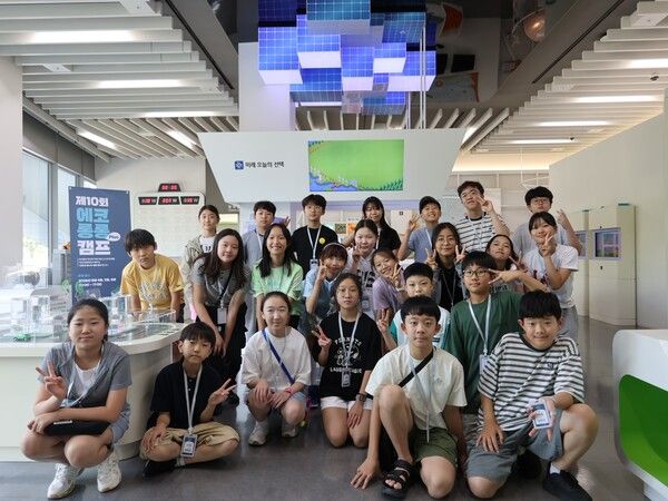 제10회 에코 롱롱&nbsp;Plus&nbsp;캠프에 참가한 학생들의 기념사진. 코오롱 제공 [뉴스락]