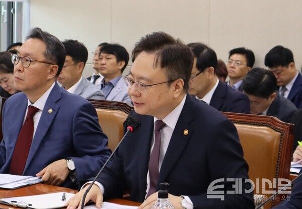 보건복지부 조규홍 장관(가운데)과 보건복지부 박민수 제2차관(왼쪽)&nbsp;ⓒ투데이신문