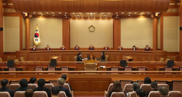 유남석 헌법재판소장 등 헌법재판관들이 서울 종로구 헌법재판소에서 노란봉투법, 방송3법 권한쟁의심판 사건 및 헌법소원 심판 사건 등에 대한 선고를 하고 있다. 2023. 10. 26. [사진제공=뉴시스]