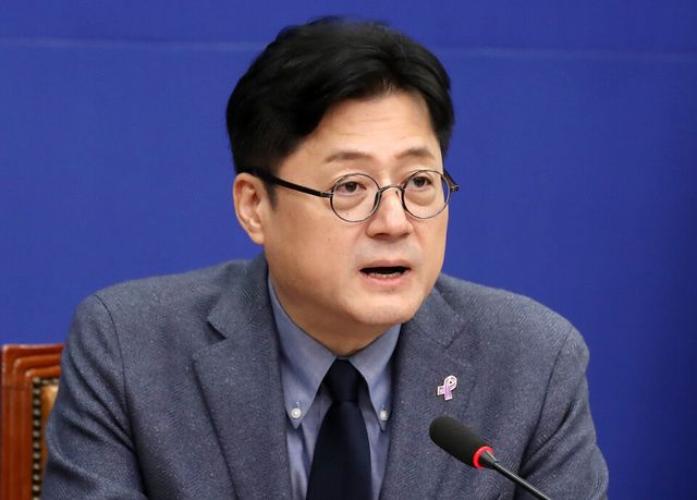 홍익표 더불어민주당 원내대표가 27일 오전 서울 여의도 국회에서 열린 최고위원회의에서 발언하고 있다. [사진제공=뉴시스]