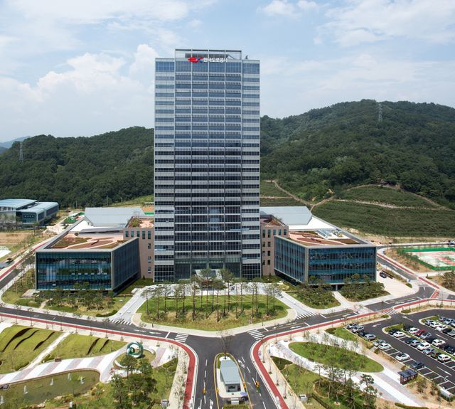 경상북도 김천 혁신도시에 있는 한국도로공사 본사 사옥. [사진출처=뉴시스]