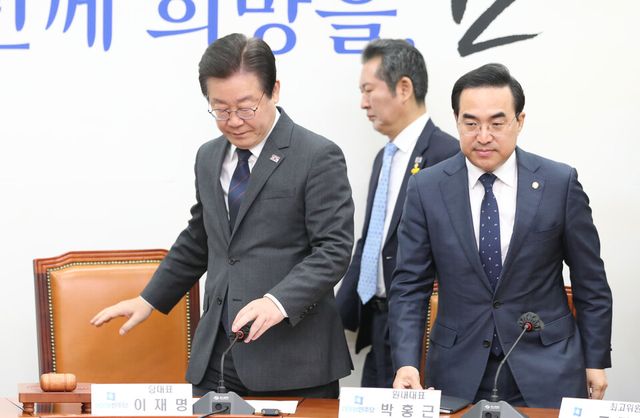 이재명 더불어민주당 대표가 지난 17일 오전 서울 여의도 국회에서 열리는 최고위원회의에 참석하고 있다.&nbsp;[사진제공=뉴시스]