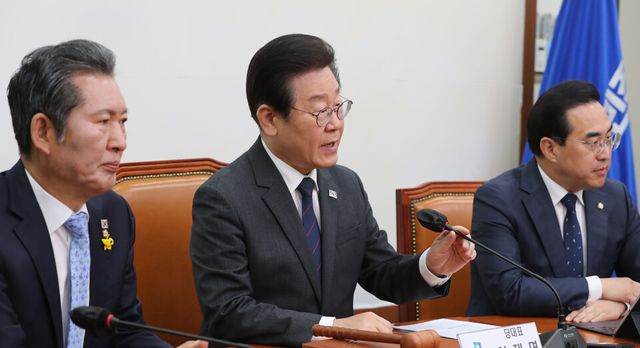 이재명 더불어민주당 대표가 지난 17일 오전 서울 여의도 국회에서 열리는 최고위원회의에 앞서 지난 2021년 전당대회 돈봉투 살포 의혹과 관련해 입장을 밝히고 있다.&nbsp; [사진제공=뉴시스]