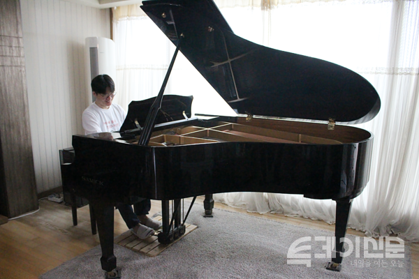 ‘피아노에 몹시 진심입니다만,’ 임승수 작가 ⓒ투데이신문