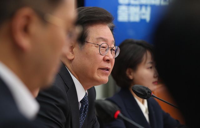 &nbsp;이재명 더불어민주당 대표가 지난 24일 오전 서울 여의도 국회에서 열린 더불어민주당 청년미래연석회의 4기 출범식에 참석해 축사를 하고 있다.&nbsp;[사진제공=뉴시스]