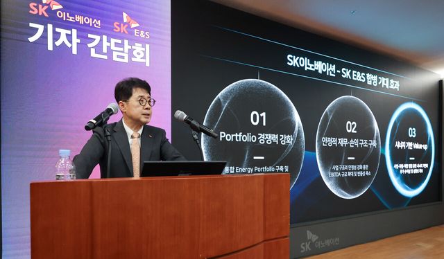 SK이노베이션 박상규 사장이 지난 7월 기자 간담회에서 SK이노베이션과 E&S의 합병 효과에 대해 설명하고 있다. [사진출처=뉴시스]