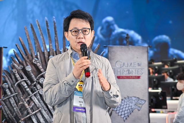 14일 오후 부산 벡스코에서 열린 지스타 2024에서 넷마블·코웨이 방준혁 의장이 기자들과 만나 질의응답을 하고 있다. [사진제공=넷마블]