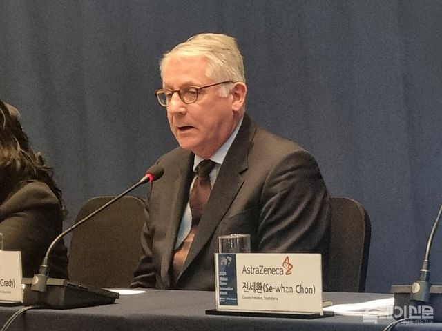 아스트라제네카&nbsp;숀 그레디 글로벌 비즈니스 개발 조직 수석 부회장이 20일 서울 양재엘타워에서 열린&nbsp;‘글로벌 오픈 이노베이션 위크’에서 미디어 인터뷰를 진행 중이다.&nbsp;&nbsp;ⓒ투데이신문