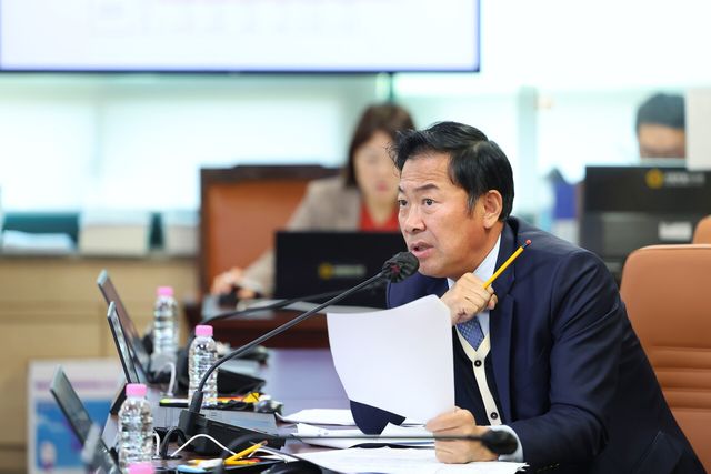 서울시의회 박승진 의원이&nbsp;지난 13일 서울시의회 주택공간위원회 행정사무감사에서 질의하고 있다.[사진제공=서울시의회]<br>