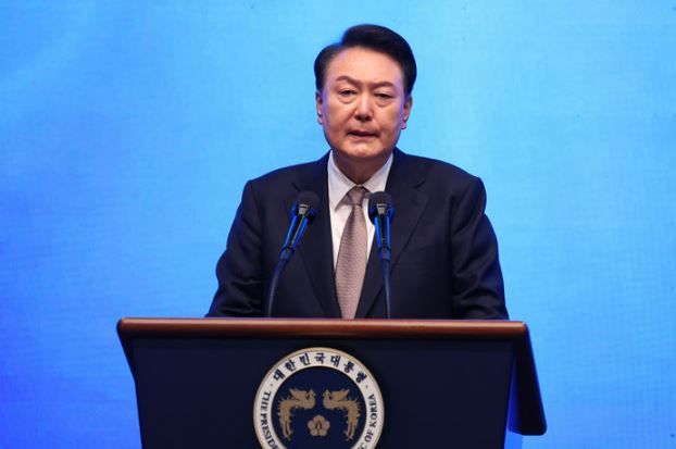 윤석열 대통령이 22일 서울 중구 신라호텔에서 열린 제56회 국가조찬기도회에 참석해 인사말을 하고 있다. [사진출처=뉴시스]<br>