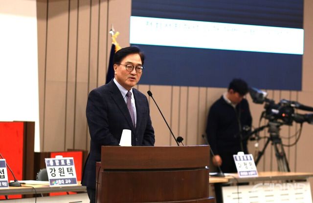 우원식 국회의장이 27일 서울 여의도 국회박물관 대강당에서 열린 정치선진화를 위한 헌법개정 대토론회에 참석해 축사를 하고 있다. ⓒ투데이신문