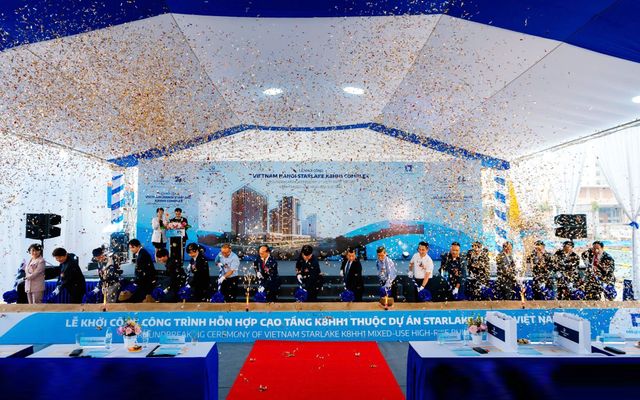 대우건설은 지난 25일 베트남 수도 하노이 ‘스타레이크’ 신도시 개발사업 2단계 부지 내 주거복합 사업인 K8HH1의 착공식을 진행하고 있다. [사진 제공 = 대우건설]<br>