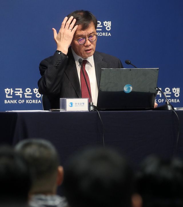한국은행 이창용 총재가 28일 서울 중구 한국은행에서 열린 통화정책방향 기자간담회를 진행하는 모습. [사진출처=뉴시스]