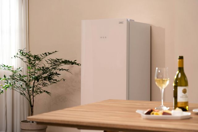 가전제품까지 영역을 확장하고 있는 풀무원이 지난 9월 주방가전 ‘풀무원 김치냉장고’를 출시했다. [사진 출처=풀무원]