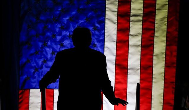 지난 10월 30일 노스캐롤라이나주의 로키 마운틴 유세장에서 연단에 오르는 트럼프.&nbsp;<br>