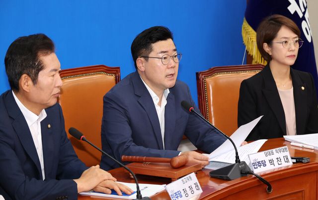 더불어민주당 박찬대(가운데) 원내대표. [사진출처=뉴시스]